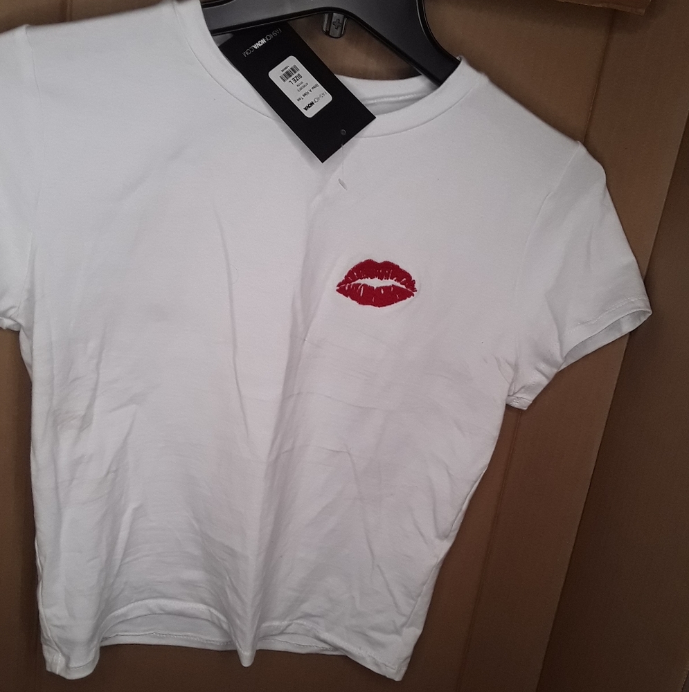 Blow a kiss tee